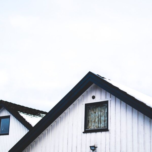 roof with snow 